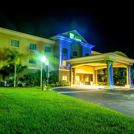 Holiday Inn Express & Suites Cocoa, An Ihg Hotel Bagian luar foto