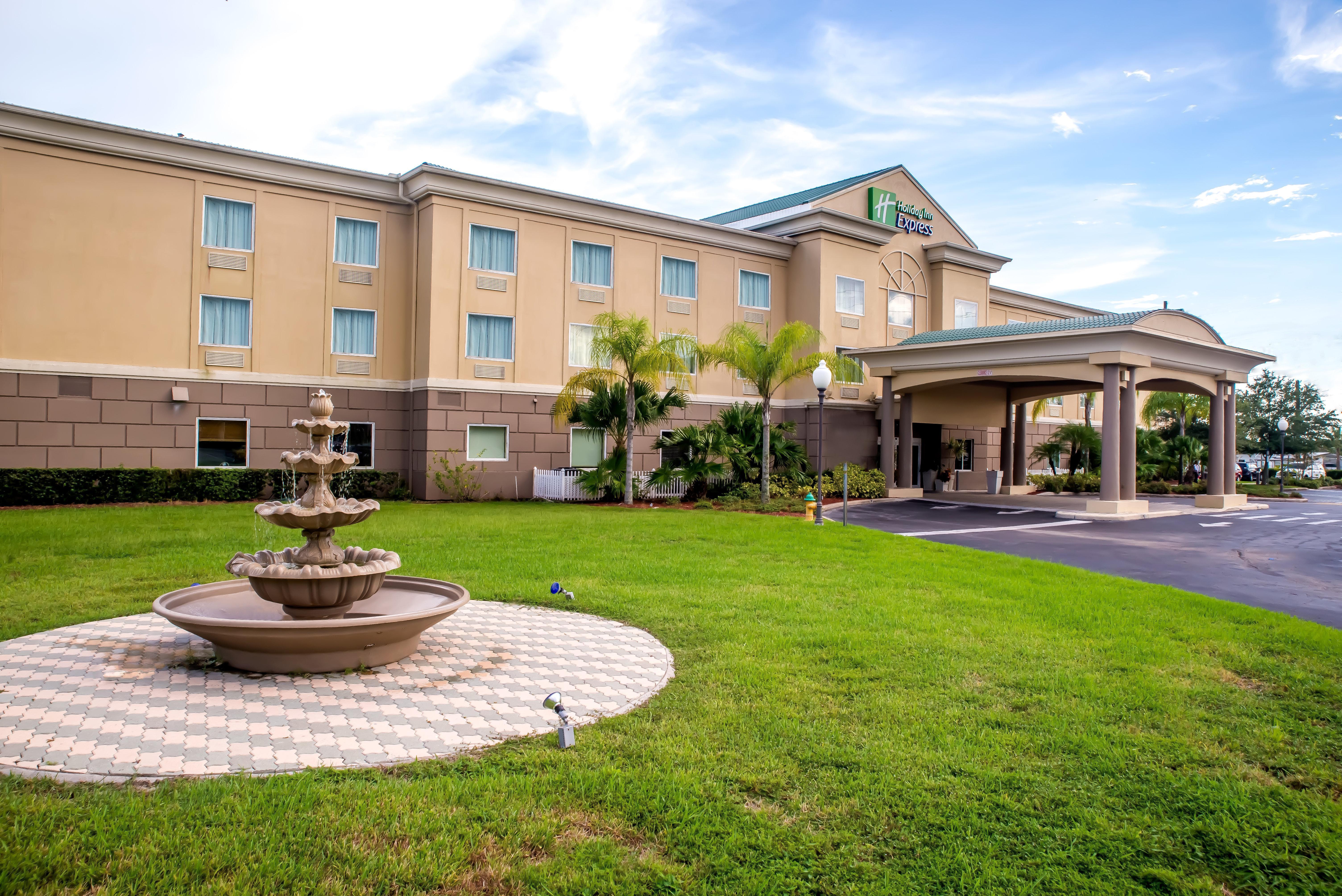 Holiday Inn Express & Suites Cocoa, An Ihg Hotel Bagian luar foto