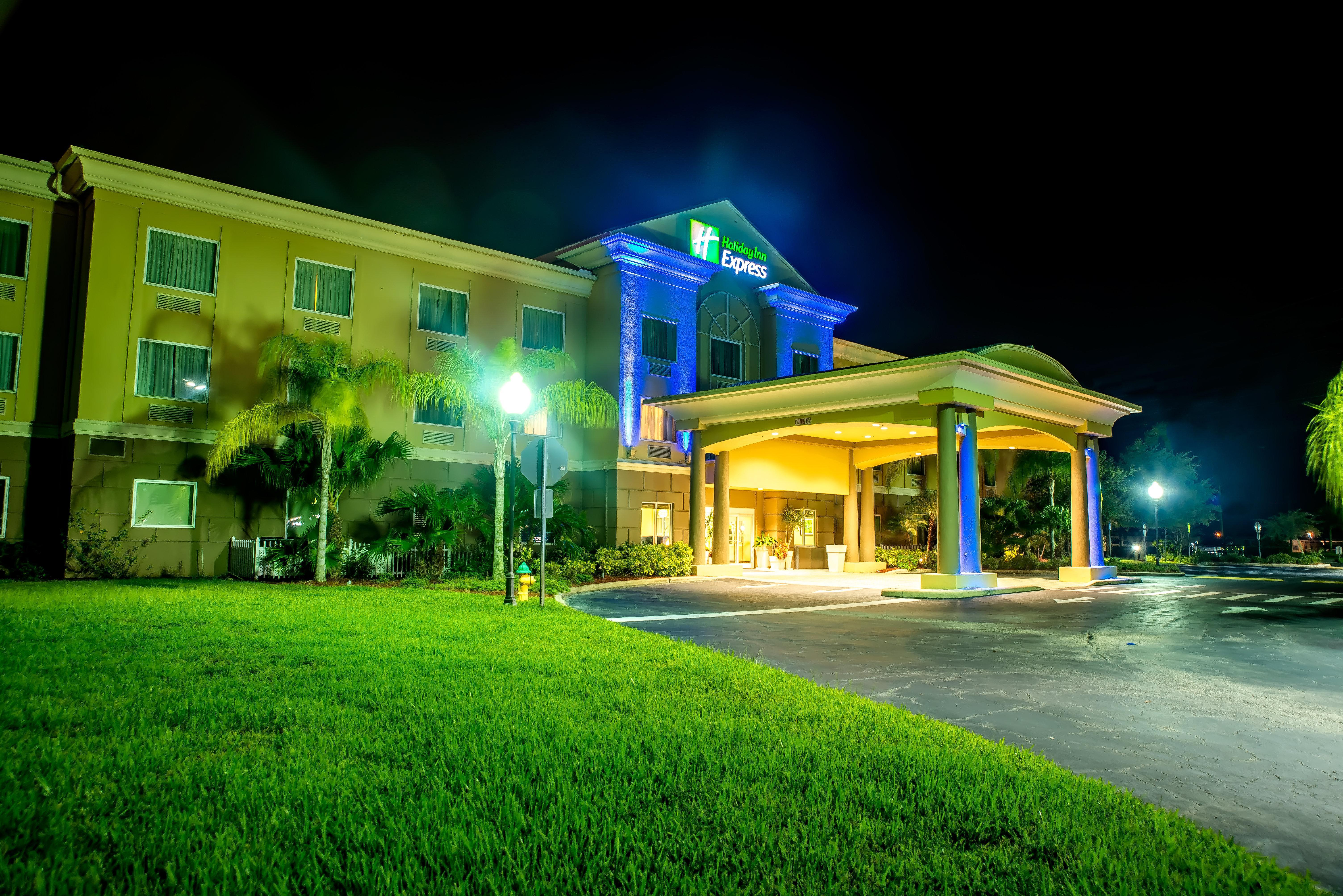 Holiday Inn Express & Suites Cocoa, An Ihg Hotel Bagian luar foto